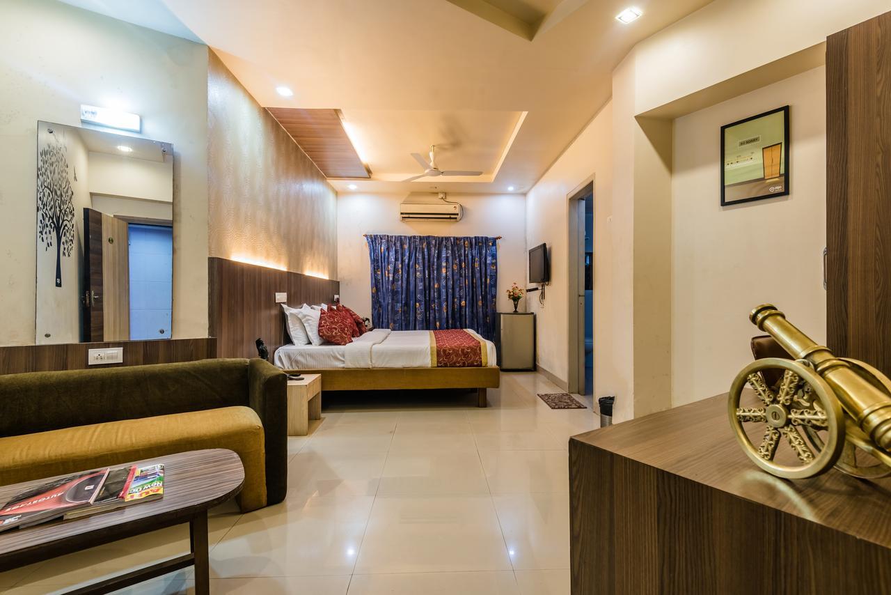 Hotel Panchratna Panvel Eksteriør bilde