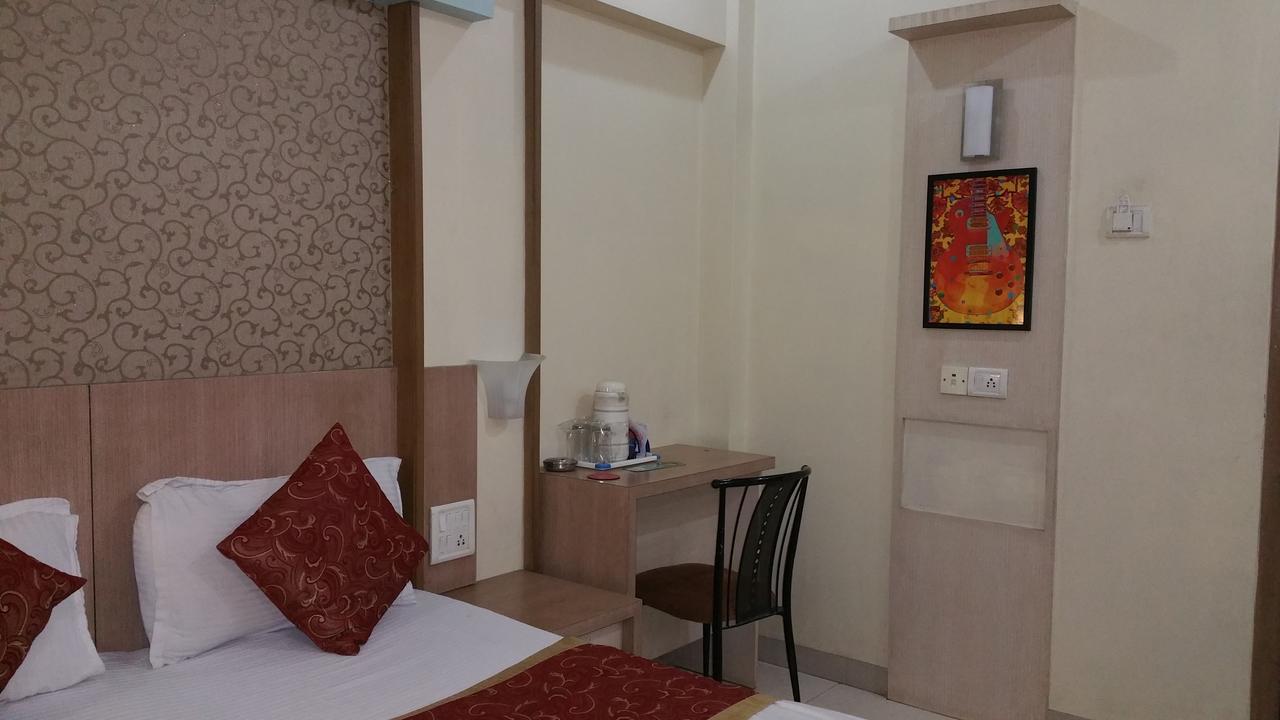 Hotel Panchratna Panvel Eksteriør bilde