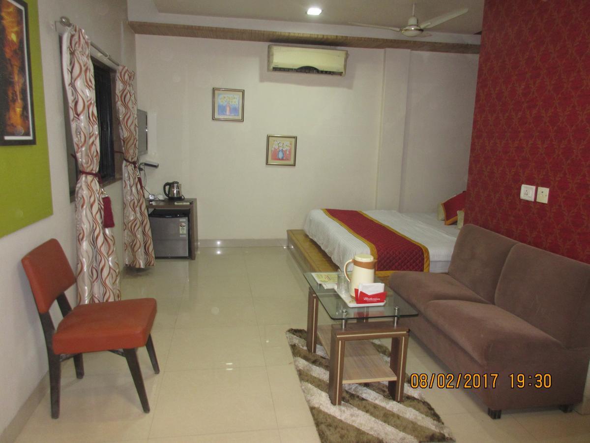 Hotel Panchratna Panvel Eksteriør bilde
