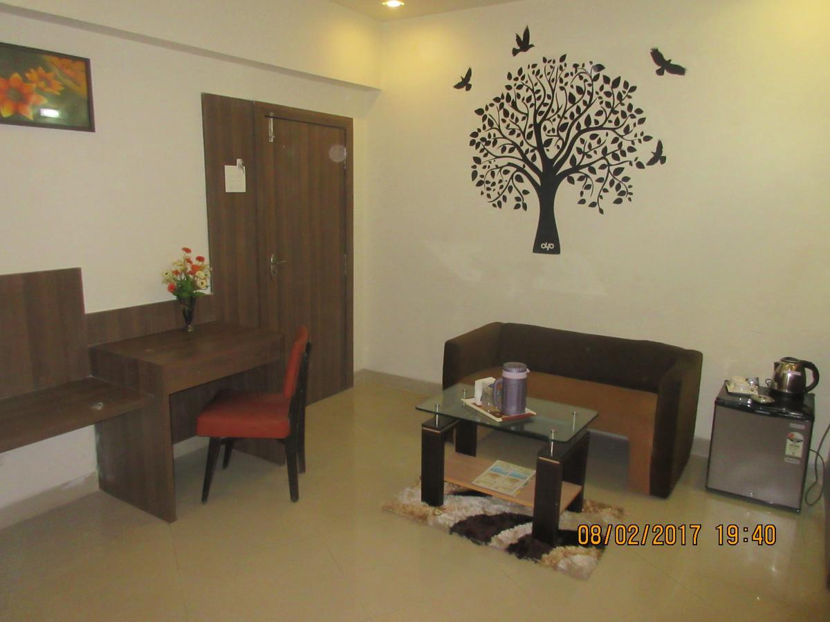 Hotel Panchratna Panvel Eksteriør bilde