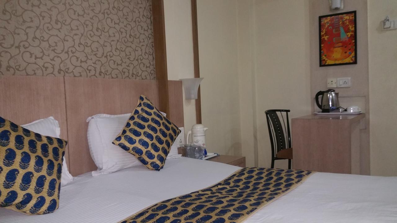 Hotel Panchratna Panvel Eksteriør bilde